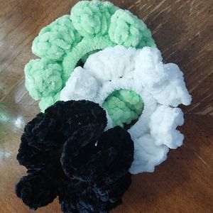 Handmade crochet scruncies!!! 🖤🤍💚